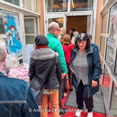 Wien Teddybaeren Puppen Miniaturen Boerse 2024 33 Von 100