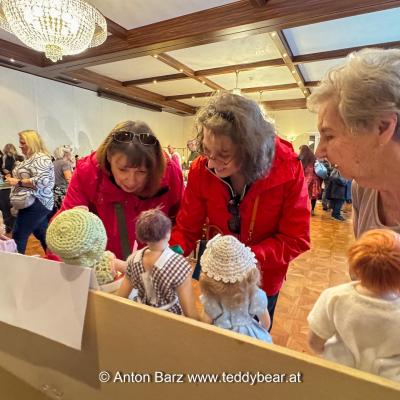 Wien Teddybaeren Puppen Miniaturen Boerse 2024 36 Von 100