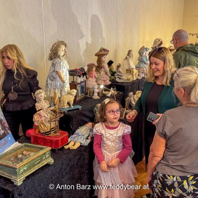 Wien Teddybaeren Puppen Miniaturen Boerse 2024 40 Von 100