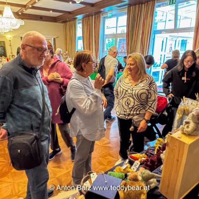 Wien Teddybaeren Puppen Miniaturen Boerse 2024 59 Von 100