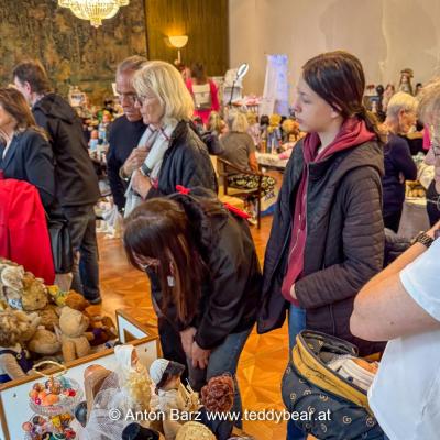 Wien Teddybaeren Puppen Miniaturen Boerse 2024 73 Von 100