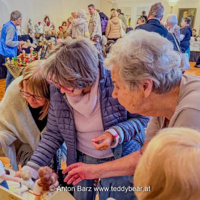Wien Teddybaeren Puppen Miniaturen Boerse 2024 90 Von 100
